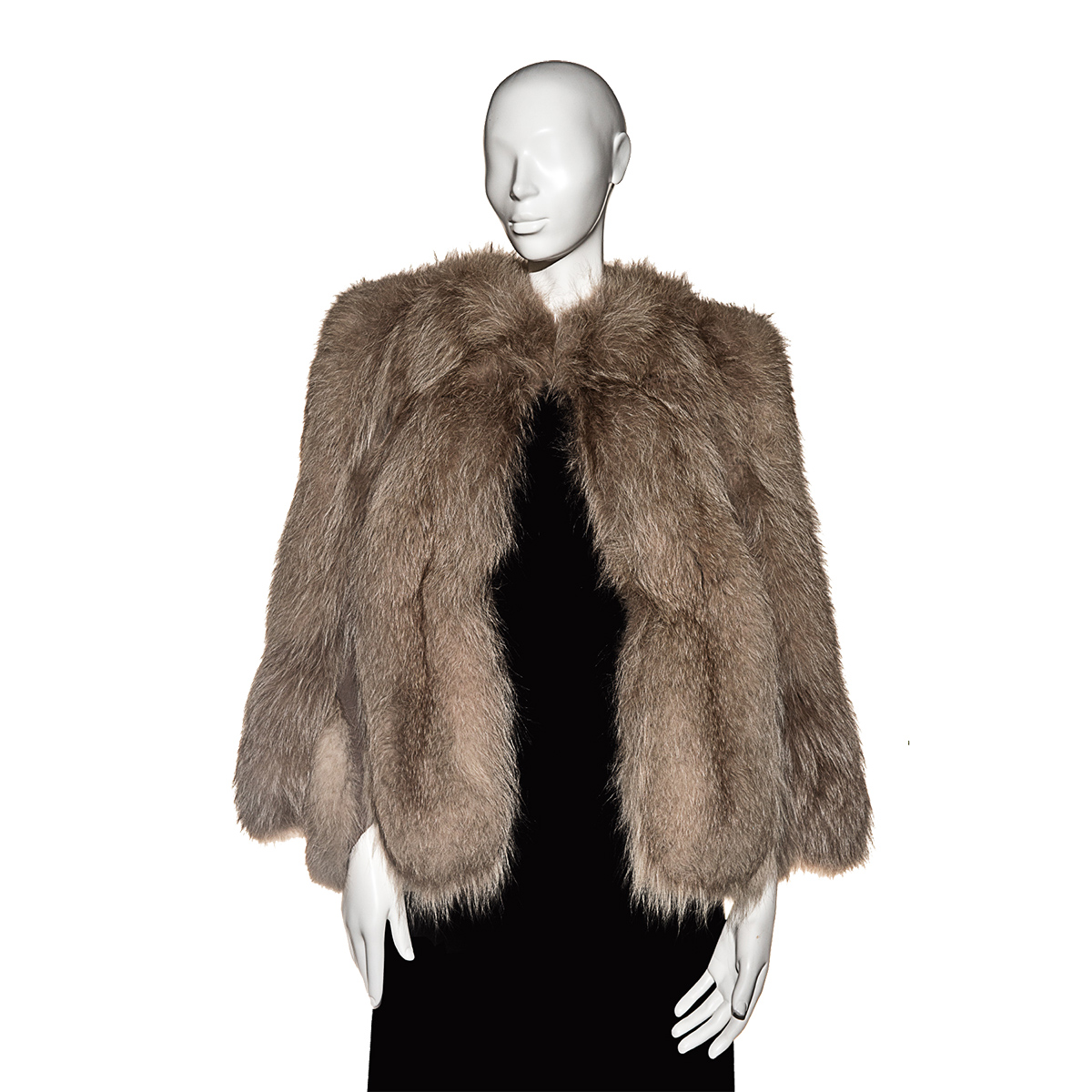 Read more about the article OBJECT HISTORY: Fromm Fox Fur Coat