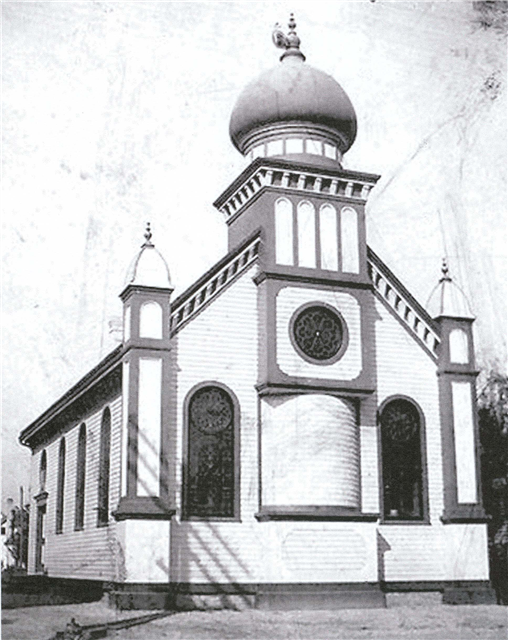 Adas Israel synagogue, or the White Shul, at the corner of North 13th St. and Carl Ave., Sheboygan, Wisconsin, c. 1910.