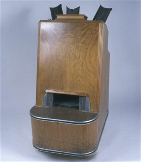 The “Simplex” fluoroscope machine featured three viewing stations. The top image displays the side of the machine where the child would stand and insert his or her feet to be x-rayed.