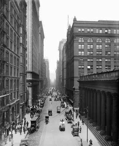1920s black-and-white photograph of LaSalle Street in Chicago.