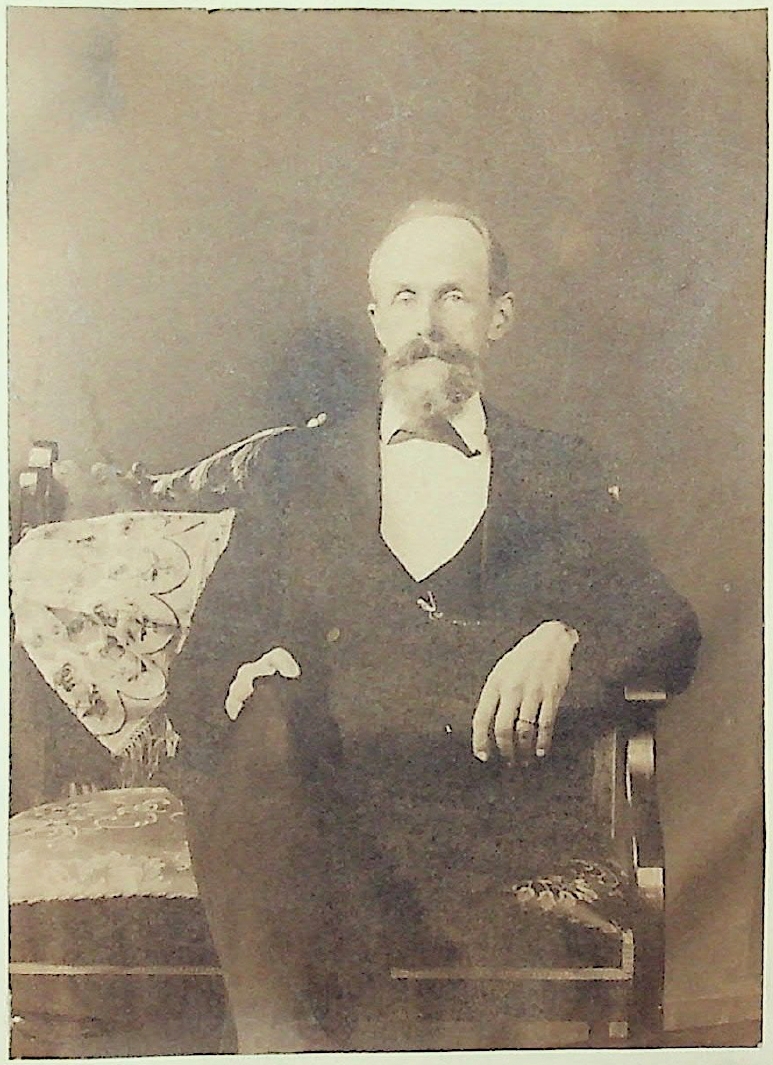 Seated portrait of Nelson Hawks.