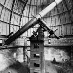 Photograph of the 40-inch refractor telescope inside the dome of Yerkes Observatory.